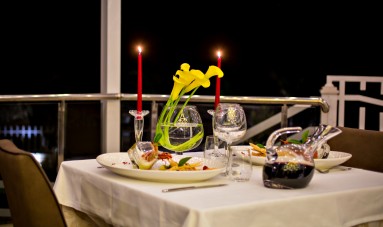 /files/restaurant/romantic dinner inside